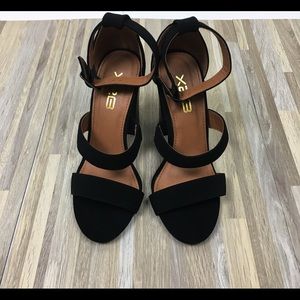 NEW Without Box X2B Size 7